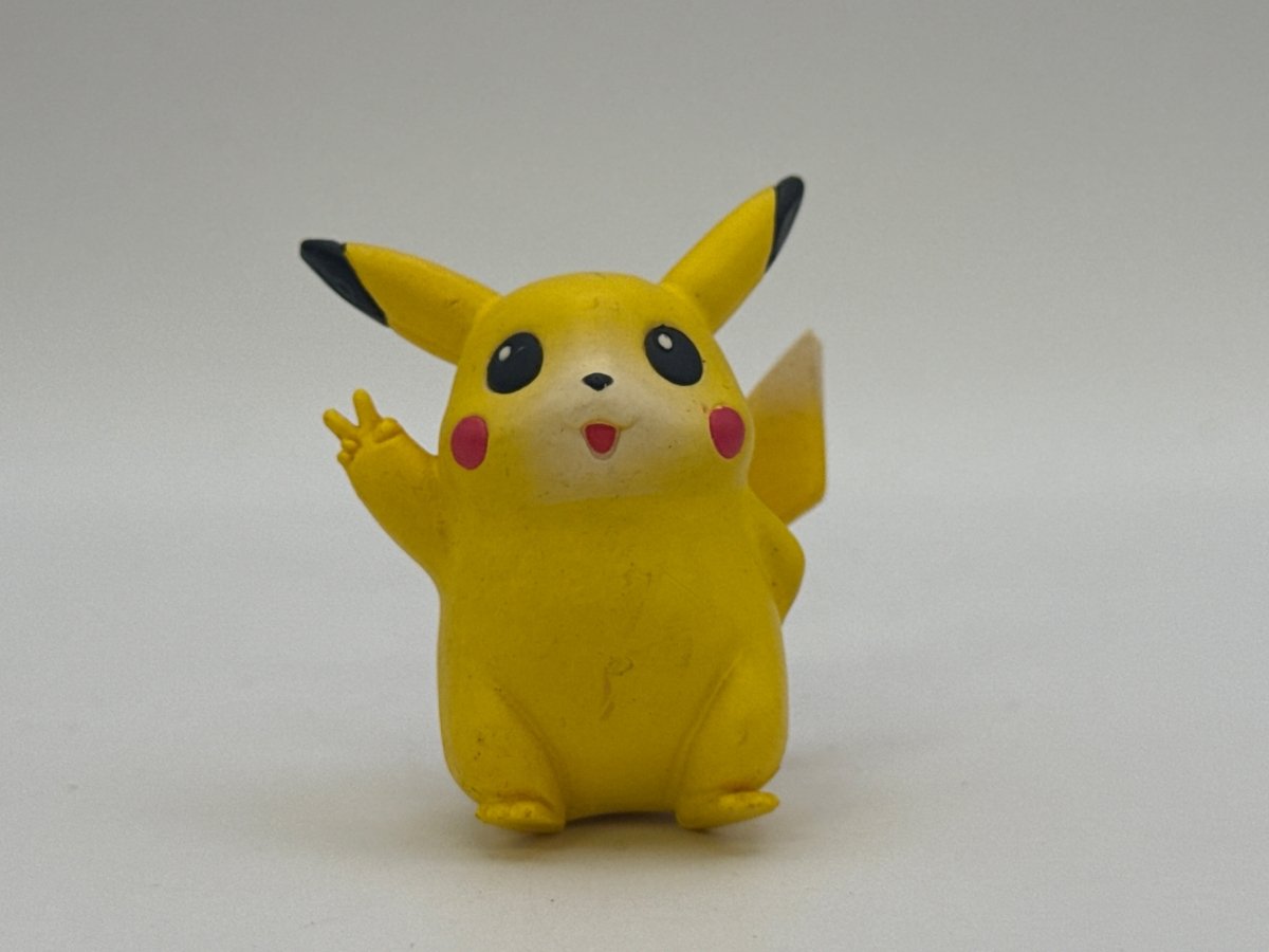Peace Sign Pikachu 2” 1999 Mini Figure CL 03