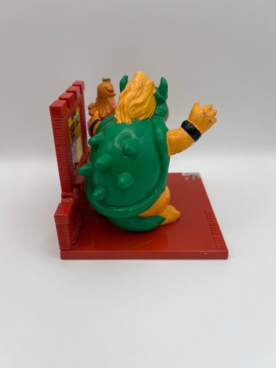 Super Mario Bros. Trophy Bowser and Princess Peach (1988) Collectible