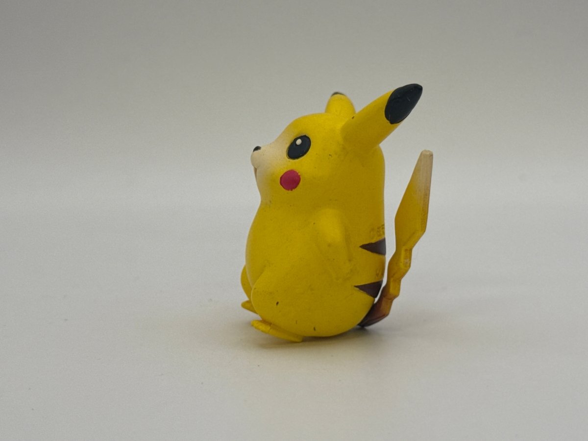 Peace Sign Pikachu 2” 1999 Mini Figure CL 02