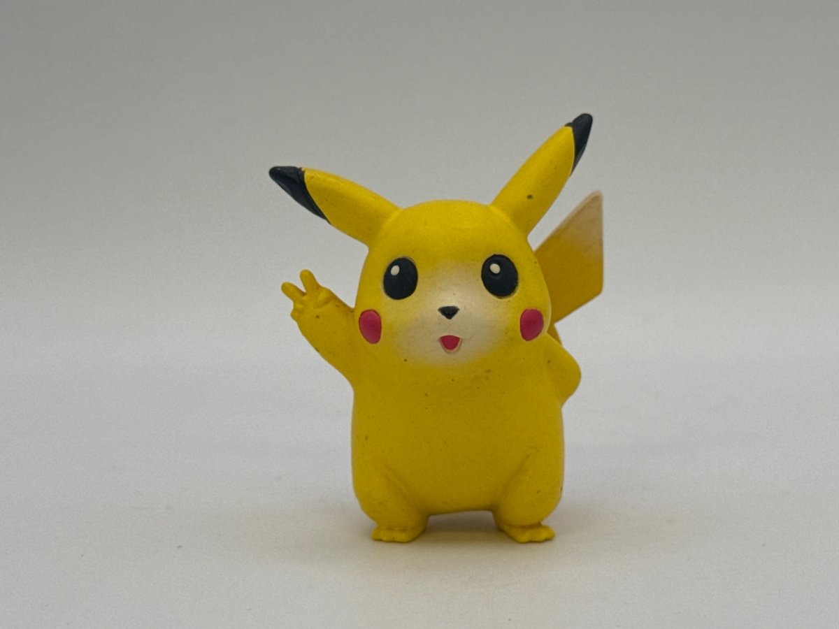 Peace Sign Pikachu 2” 1999 Mini Figure CL 02