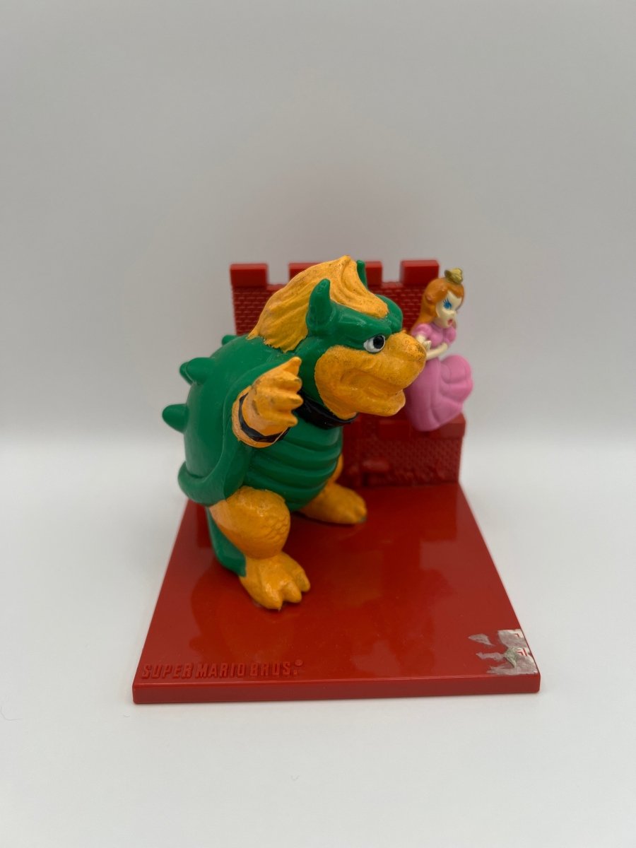 Super Mario Bros. Trophy Bowser and Princess Peach (1988) Collectible