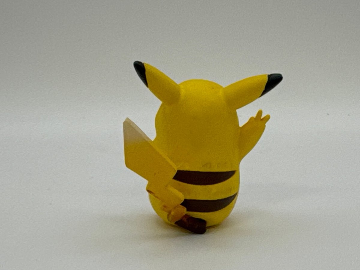 Peace Sign Pikachu 2” 1999 Mini Figure CL 03