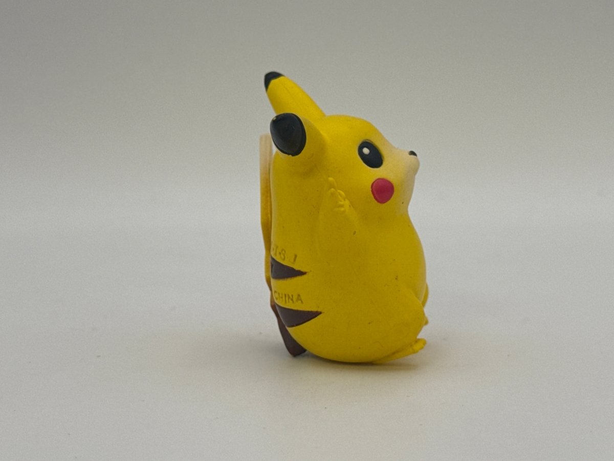 Peace Sign Pikachu 2” 1999 Mini Figure CL 02