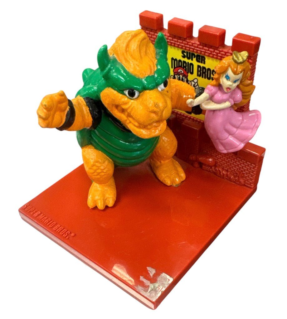 Super Mario Bros. Trophy Bowser And Princess Peach (1988) (Loose)
